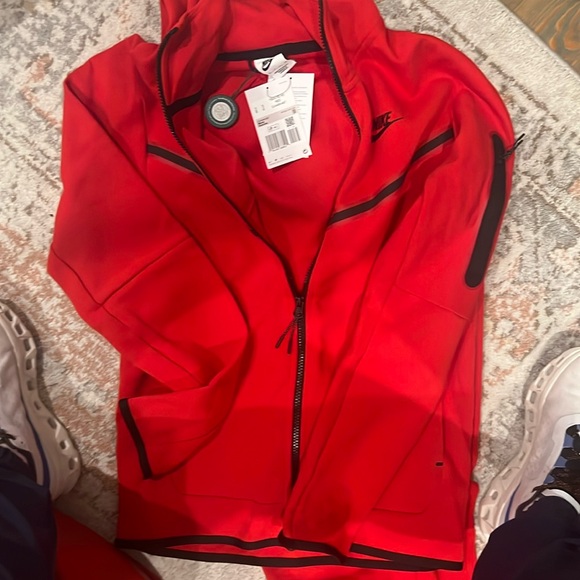 New with tags Nike tech suit - Picture 1 of 4